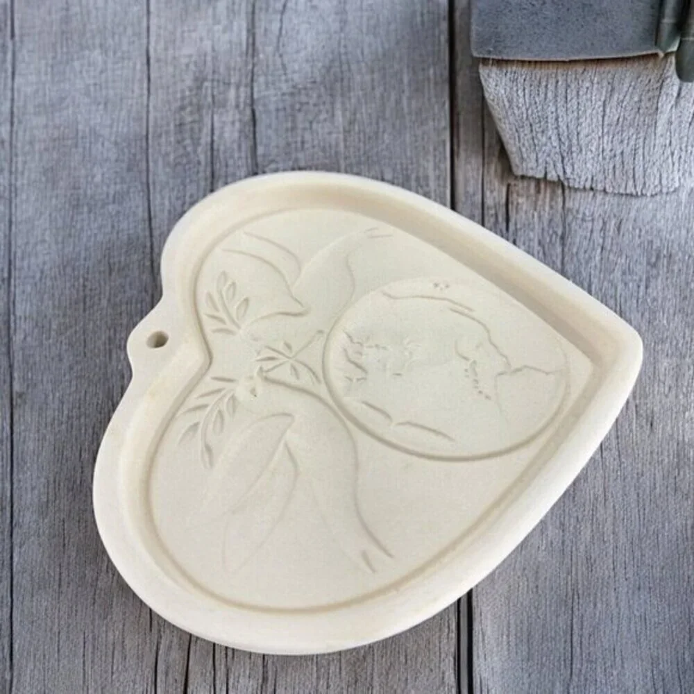 Pampered Chef Peace On‎ Earth Cookie Mold 2002 USA CERAMIC Family Heritage VTG